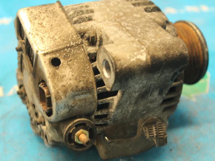 Dynamo d'un Toyota Hilux III 2.5 D4-D 100 16V 4x4 2002