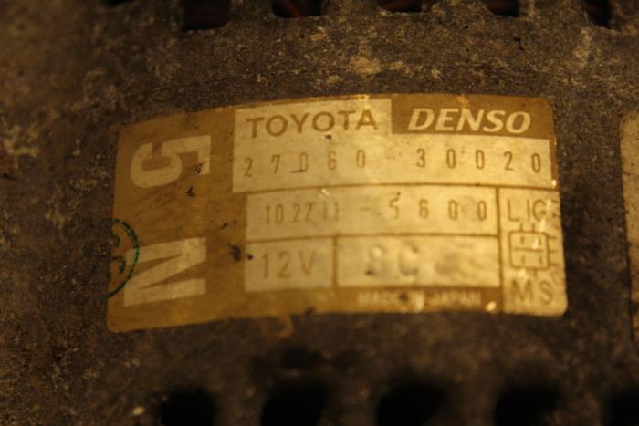Dynamo d'un Toyota Hilux III 2.5 D4-D 100 16V 4x4 2002