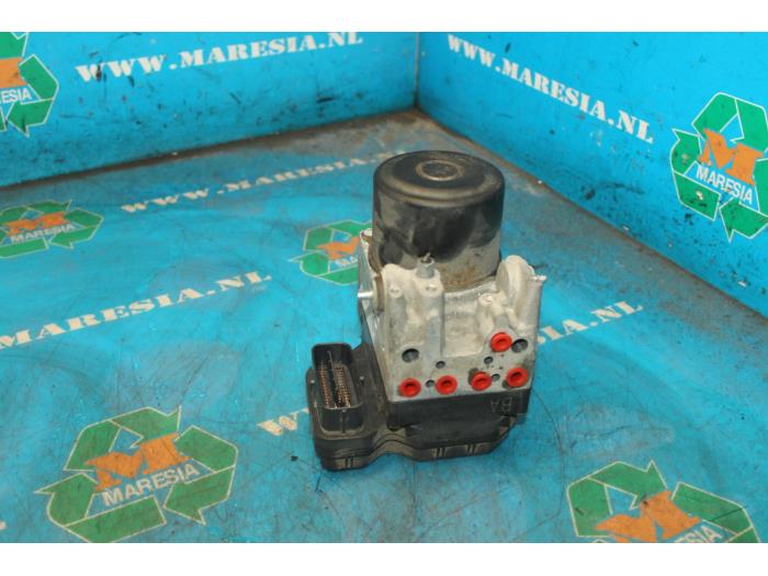 Used ABS pump Lexus IS (E2) 220d 16V Price € 210,00 Margin scheme offered by Maresia Auto Recycling B.V.