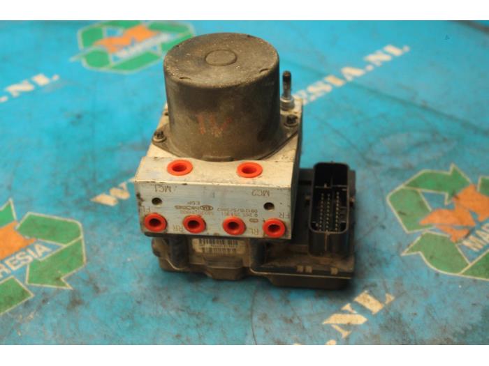 Begagnade ABS-pump Kia Cee'd (EDB5) Pris € 105,00 Marginaltabell erbjuds av Maresia Auto Recycling B.V.
