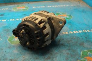 Dynamo van een Opel Insignia 2.0 CDTI 16V 130 Ecotec 2010