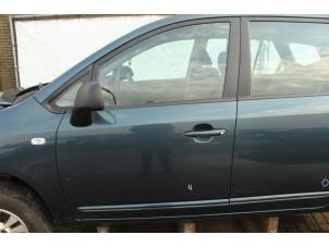 Używane Drzwi lewe przednie wersja 4-drzwiowa Kia Carens III (FG) 1.6i CVVT 16V Cena € 157,50 Procedura marży oferowane przez Maresia Auto Recycling B.V.