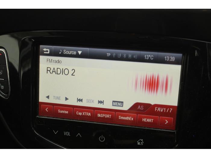 Radio de un Opel Corsa E 1.0 SIDI Turbo 12V 2015