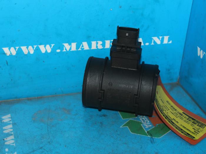 Usagé Débitmètre Opel Vectra C GTS 1.9 CDTI 16V Prix € 10,50 Règlement à la marge proposé par Maresia Auto Recycling B.V.