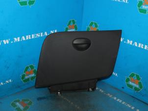 Usagé Boîte à gants Seat Leon (1P1) 1.9 TDI 105 Prix € 42,00 Règlement à la marge proposé par Maresia Auto Recycling B.V.