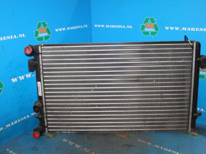Usagé Radiateur Volkswagen Bora (1J2) 1.6 Prix € 52,50 Règlement à la marge proposé par Maresia Auto Recycling B.V.