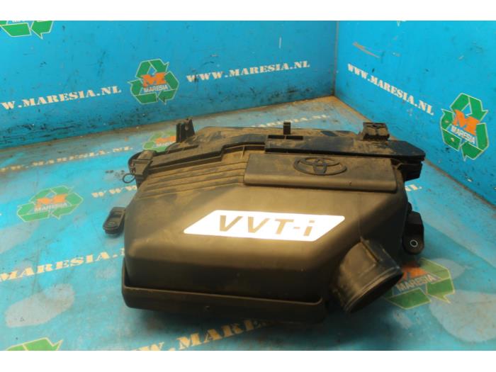 Begagnade Luftfilterhus Toyota RAV4 (A2) 2.0 16V VVT-i 4x4 Pris € 47,25 Marginaltabell erbjuds av Maresia Auto Recycling B.V.