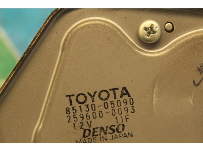 Moteur essuie-glace arrière d'un Toyota Avensis (T25/B1D) 2.0 16V VVT-i D4 2005