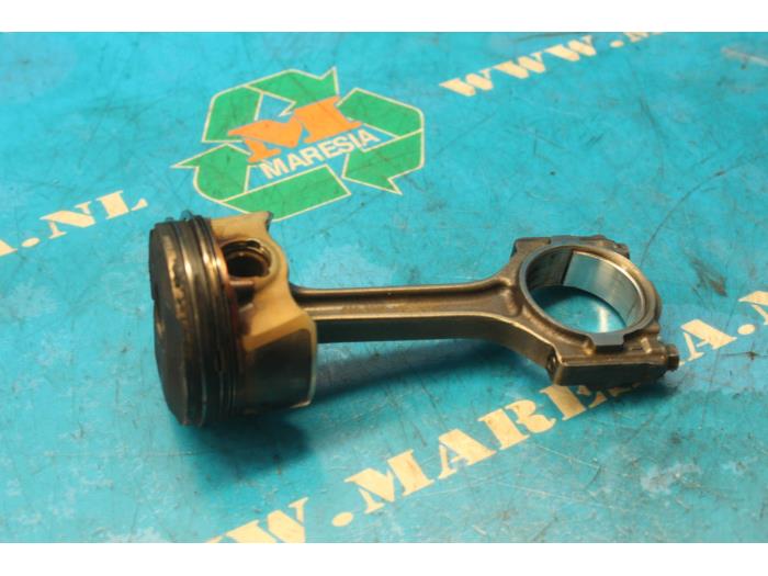 Usados Pistón Opel Astra K 1.0 Turbo 12V Precio € 105,00 Norma de margen ofrecido por Maresia Auto Recycling B.V.