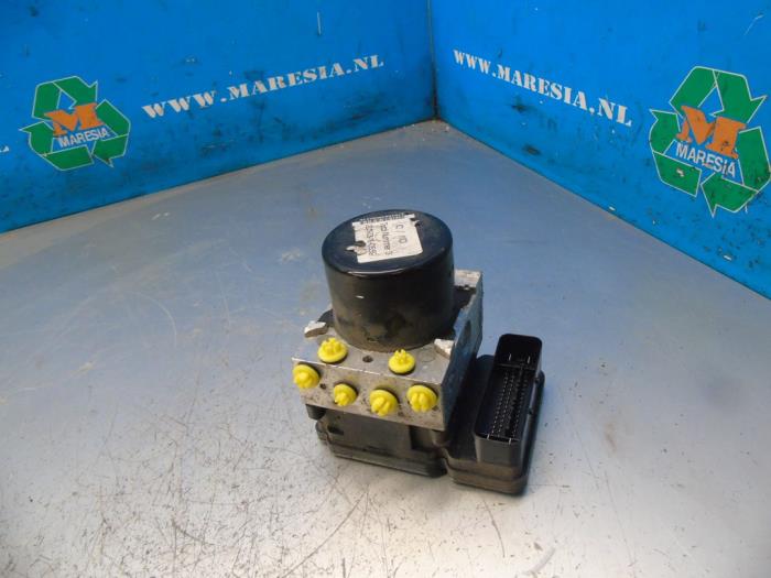 Used ABS pump Ford Focus 3 1.6 Ti-VCT 16V 125 Price € 73,50 Margin scheme offered by Maresia Auto Recycling B.V.