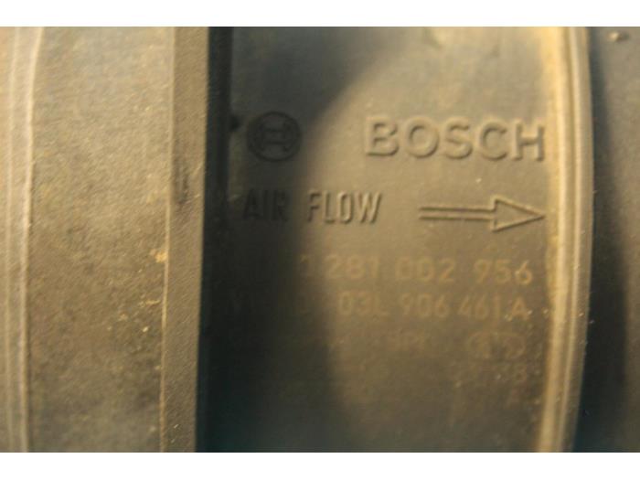 Airflow meter from a Volkswagen Passat Variant (365) 2.0 TDI 16V 140 2011
