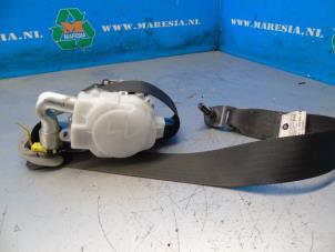 Usagé Ceinture de sécurité avant gauche Toyota RAV4 (A3) 2.2 D-4D 16V 4x4 Prix € 94,50 Règlement à la marge proposé par Maresia Auto Recycling B.V.