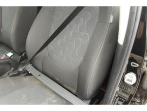 Usados Cinturón de seguridad izquierda delante Hyundai i20 1.2i 16V Precio € 52,50 Norma de margen ofrecido por Maresia Auto Recycling B.V.