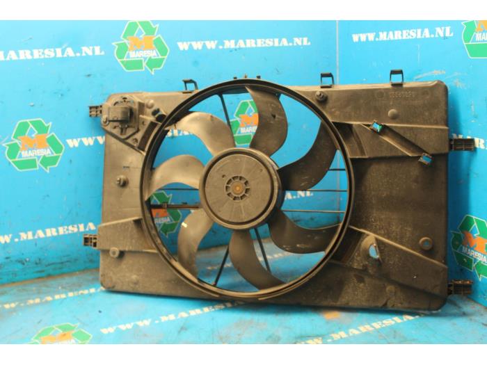 Używane Wentylator Opel Astra J GTC (PD2/PF2) 2.0 CDTI 16V ecoFLEX Cena € 52,50 Procedura marży oferowane przez Maresia Auto Recycling B.V.