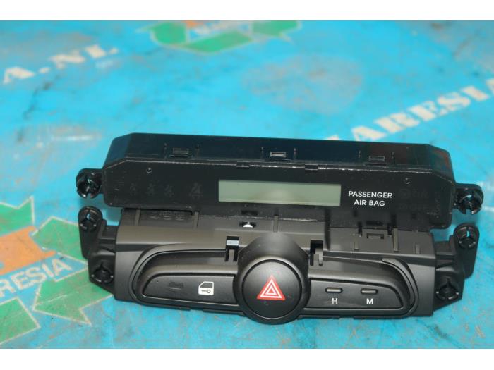 Used Interior display Hyundai iX20 (JC) 1.4i 16V Price € 42,00 Margin scheme offered by Maresia Auto Recycling B.V.