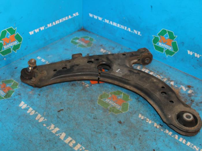 Front lower wishbone, left from a Seat Toledo (1M2) 1.9 TDI 110 1999