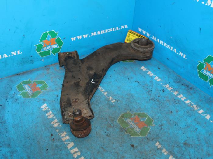 Front lower wishbone, left from a Ford Mondeo III 2.0 TDCi/TDDi 115 16V 2004