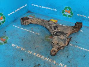 Used Front lower wishbone, left Kia Carens III (FG) 2.0i CVVT 16V Price € 52,50 Margin scheme offered by Maresia Auto Recycling B.V.