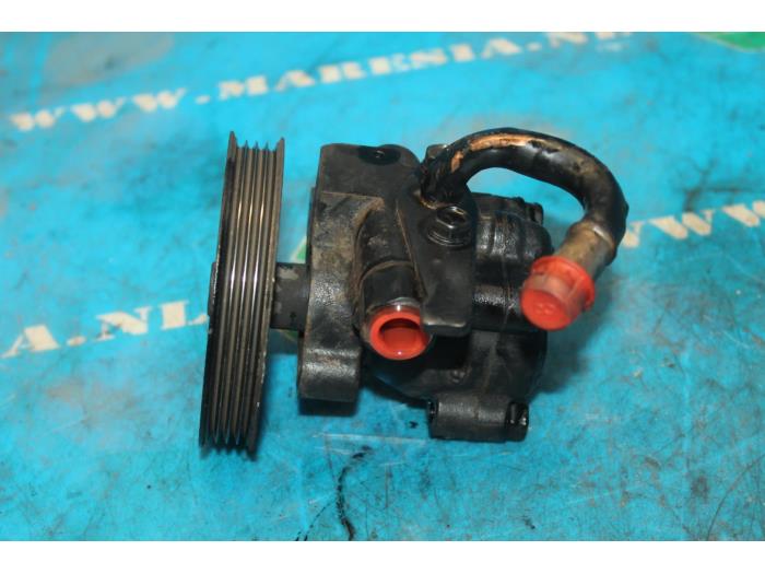 Used Power steering pump Hyundai H-1/H-200 2.5 Tdi Price € 52,50 Margin scheme offered by Maresia Auto Recycling B.V.