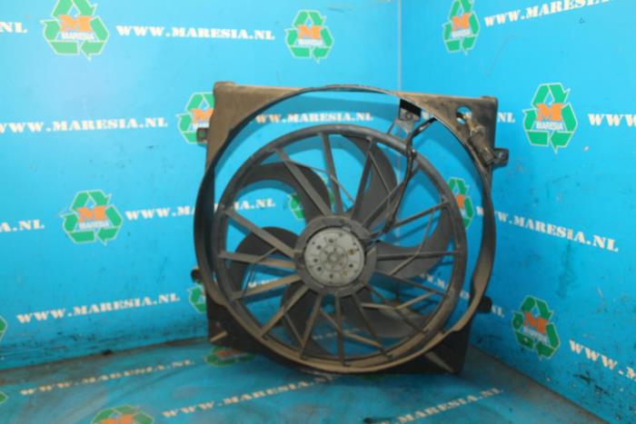 Używane Wentylator Jeep Cherokee/Liberty (KJ) 3.7 V6 24V Cena € 78,75 Procedura marży oferowane przez Maresia Auto Recycling B.V.
