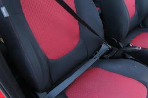 Usados Cinturón de seguridad derecha delante Hyundai i20 1.4i 16V Precio € 52,50 Norma de margen ofrecido por Maresia Auto Recycling B.V.