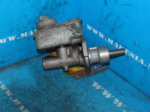 Used Master cylinder Opel Omega B (25/26/27) 2.0i 16V Price € 36,75 Margin scheme offered by Maresia Auto Recycling B.V.