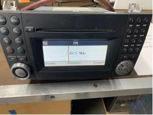 Usados Reproductor de CD y radio Mercedes SLK (R171) 1.8 200 K 16V Precio € 157,50 Norma de margen ofrecido por Maresia Auto Recycling B.V.