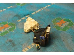 Used Front door lock mechanism 4-door, right Nissan Almera (N16) 1.5 16V Price € 47,25 Margin scheme offered by Maresia Auto Recycling B.V.