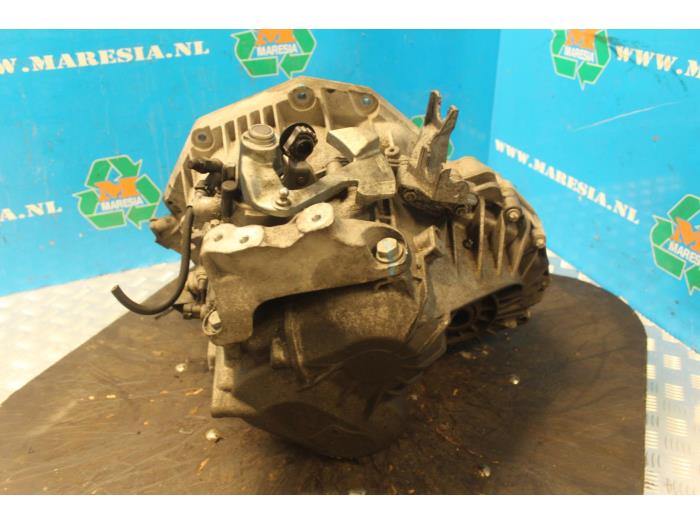 Gearbox from a Chevrolet Cruze (300) 2.0 D 16V 2012
