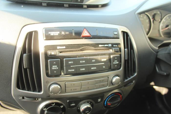 Radio/Lecteur CD d'un Hyundai i20 1.2i 16V 2013