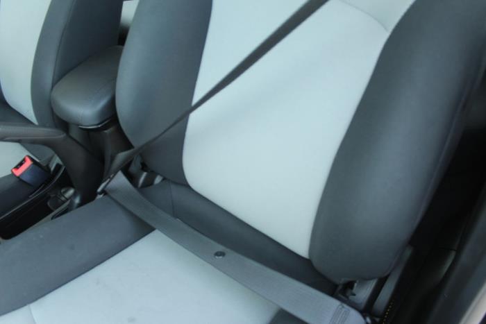 Front seatbelt, left from a Chevrolet Cruze (300) 2.0 D 16V 2012