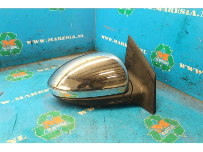 Wing mirror, right from a Chevrolet Cruze (300) 2.0 D 16V 2012