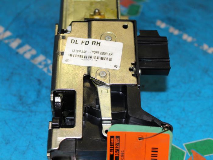 Central door locking module from a Ford Transit Connect 1.8 Tddi 2004