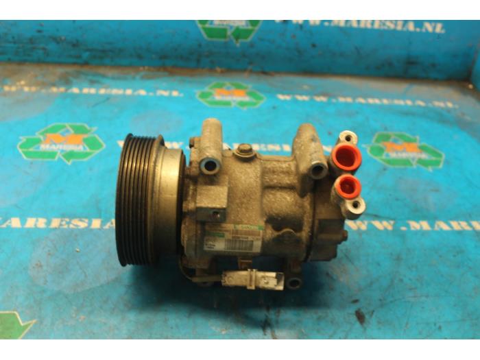 Pompe clim d'un Renault Twingo II (CN) 1.2 2008