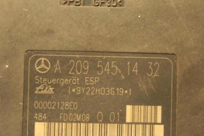 Bomba ABS de un Mercedes-Benz C Sportcoupé (C203) 1.8 C-180K 16V 2002