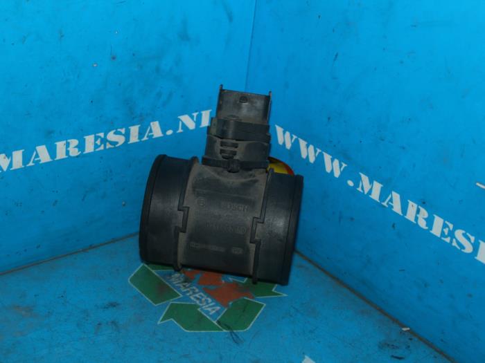 Begagnade Luftflödesmätare Opel Corsa C (F08/68) 1.7 DTI 16V Pris € 10,50 Marginaltabell erbjuds av Maresia Auto Recycling B.V.
