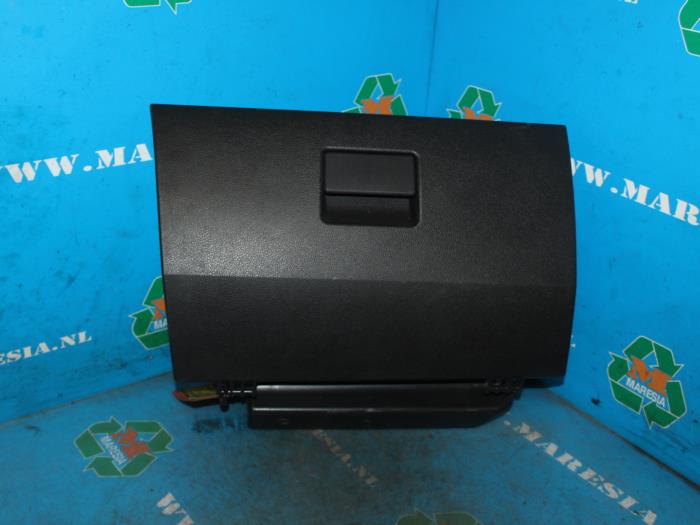 Glovebox from a Ford Fiesta 5 (JD/JH) 1.4 16V 2005