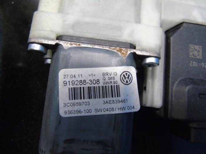 Mécanique vitre 4portes arrière gauche d'un Volkswagen Passat (362) 1.4 TSI 16V 2011