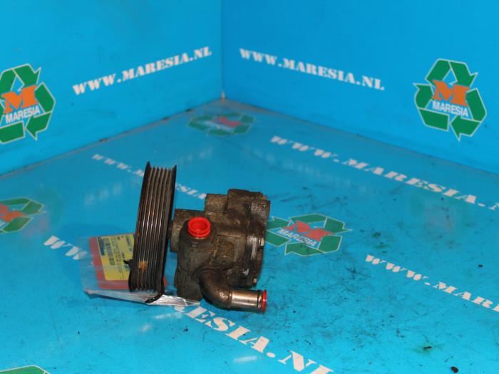 Usagé Pompe de direction Volkswagen Caddy II (9K9A) 1.9 SDI Prix € 42,00 Règlement à la marge proposé par Maresia Auto Recycling B.V.