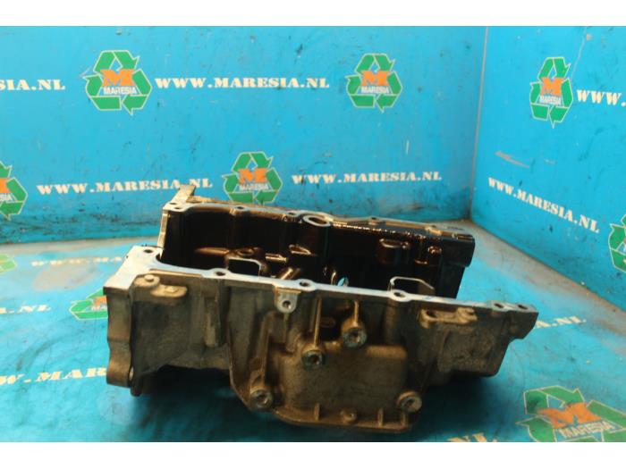 Usagé Couvercle carter Renault Megane III Coupe (DZ) 1.2 16V TCE 115 Prix € 52,50 Règlement à la marge proposé par Maresia Auto Recycling B.V.