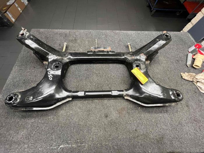 Begagnade Underram Lexus LS (F4) 430 4.3 32V VVT-i Pris € 262,50 Marginaltabell erbjuds av Maresia Auto Recycling B.V.