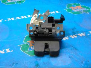 Usagé Mécanique de verrouillage couvercle coffre Skoda Superb (3TAA) 2.0 TDI PD Prix € 57,75 Règlement à la marge proposé par Maresia Auto Recycling B.V.