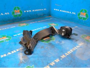 Used Rear seatbelt, right Kia Sportage (JE) 2.0 CVVT 16V 4x4 Price € 42,00 Margin scheme offered by Maresia Auto Recycling B.V.
