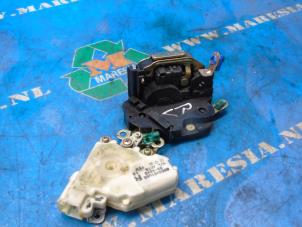 Used Front door lock mechanism 4-door, right Nissan Almera (N16) 1.5 16V Price € 47,25 Margin scheme offered by Maresia Auto Recycling B.V.