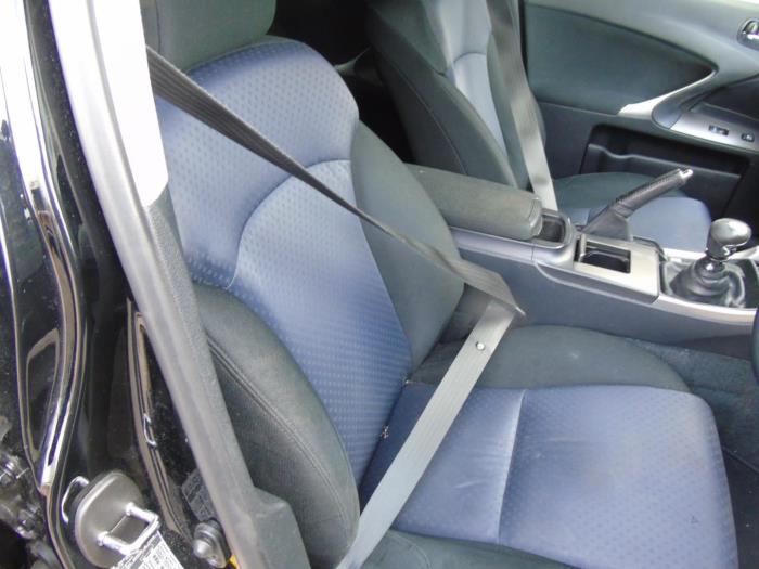 Cinturón de seguridad derecha delante de un Lexus IS (E2) 220d 16V 2007