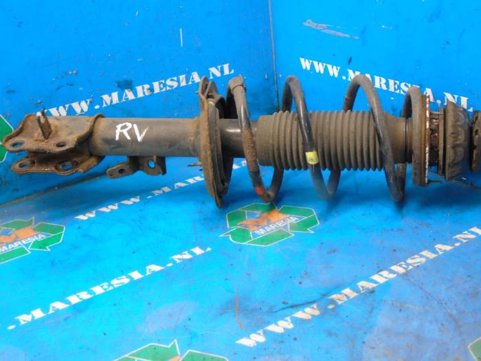 Front shock absorber rod, right from a Hyundai IX20 2013