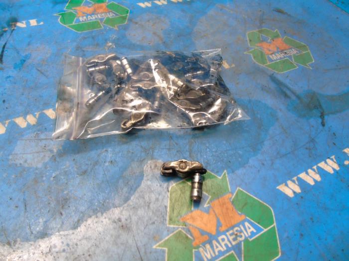 Begagnade Vipparm Opel Corsa Pris € 105,00 Marginaltabell erbjuds av Maresia Auto Recycling B.V.