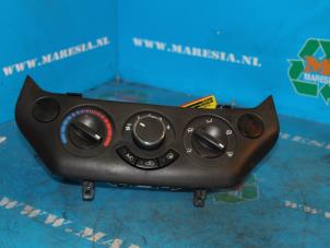 Usados Panel de control de calefacción Chevrolet Aveo (256) 1.4 16V Precio € 36,75 Norma de margen ofrecido por Maresia Auto Recycling B.V.
