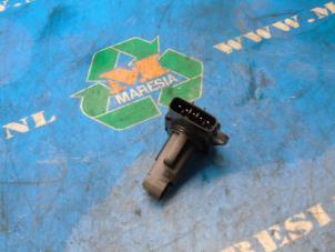 Usados Medidor de flujo de aire Mazda MX-5 (NC18/1A) 1.8i 16V Precio € 31,50 Norma de margen ofrecido por Maresia Auto Recycling B.V.