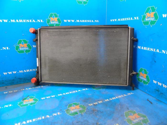 Usagé Radiateur Volkswagen Golf V (1K1) 1.6 FSI 16V Prix € 36,75 Règlement à la marge proposé par Maresia Auto Recycling B.V.